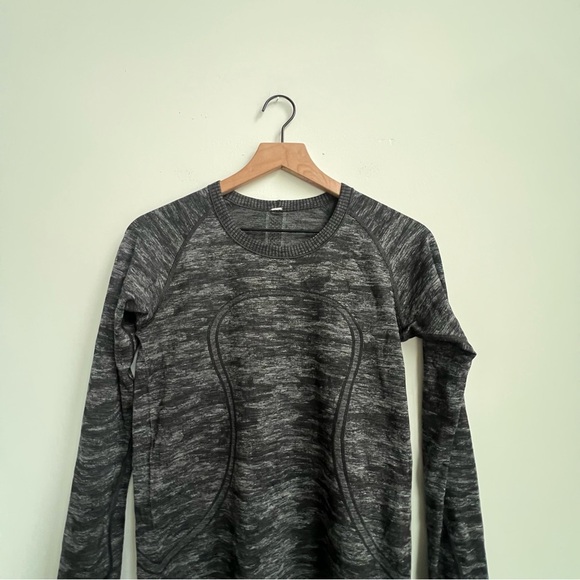 Lululemon Swiftly Tech Long Sleeve Crew Heathered Black /White 8 Athletic Top - Picture 5 of 14